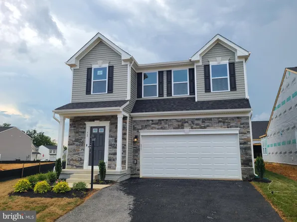 72 Jouett St, Ranson, WV 25438