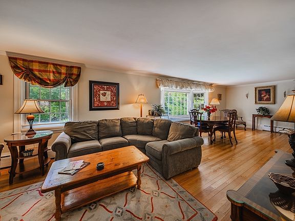 4th image of 102 Hunting Ln