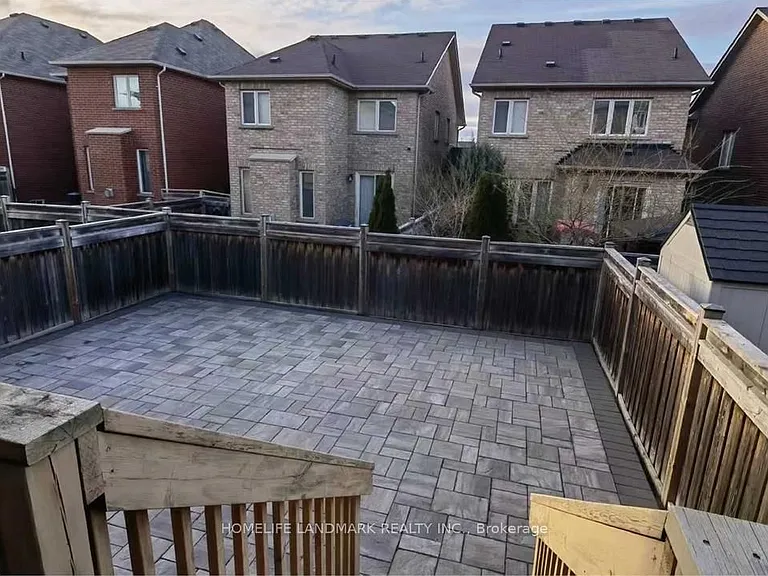 77 Reynolds Cres — Photo 10
