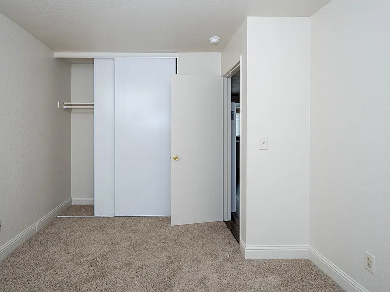 Alderwood Park Apartments — Photo 27