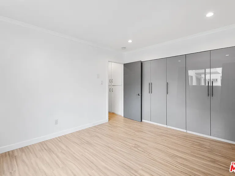 960 Larrabee St #214 — Photo 16