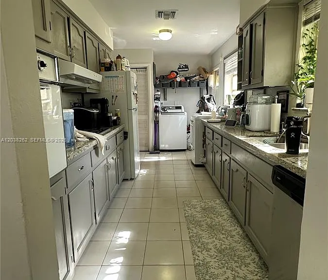 5804 SW 35th St — Photo 7