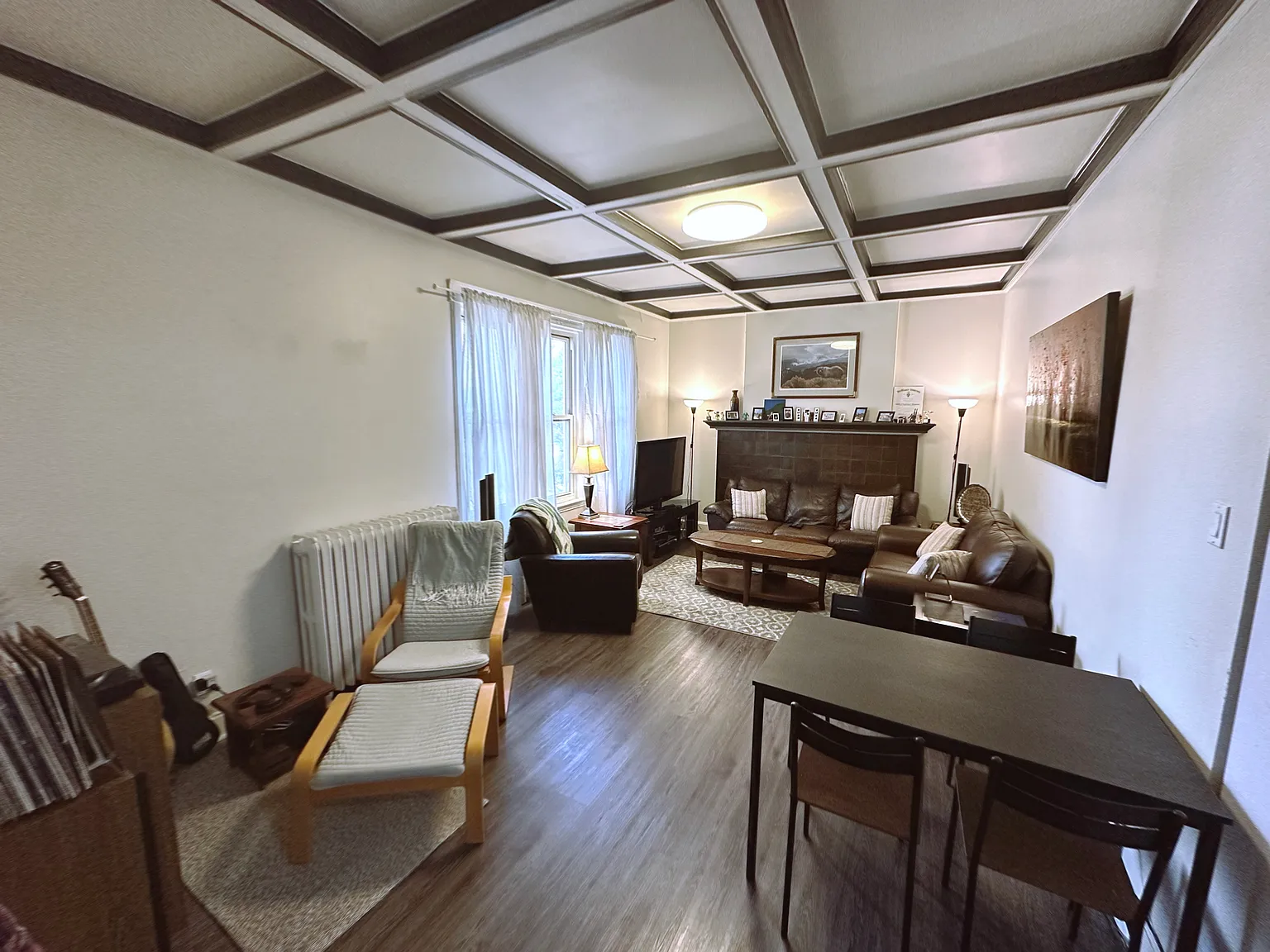 Large high ceiling 2 Bedroom -241 Queen St S — Photo 1