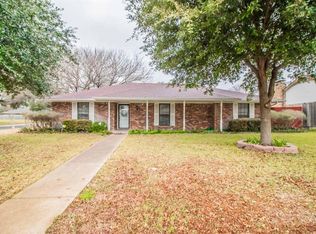 901 Prairie Creek Dr, Desoto, TX 75115