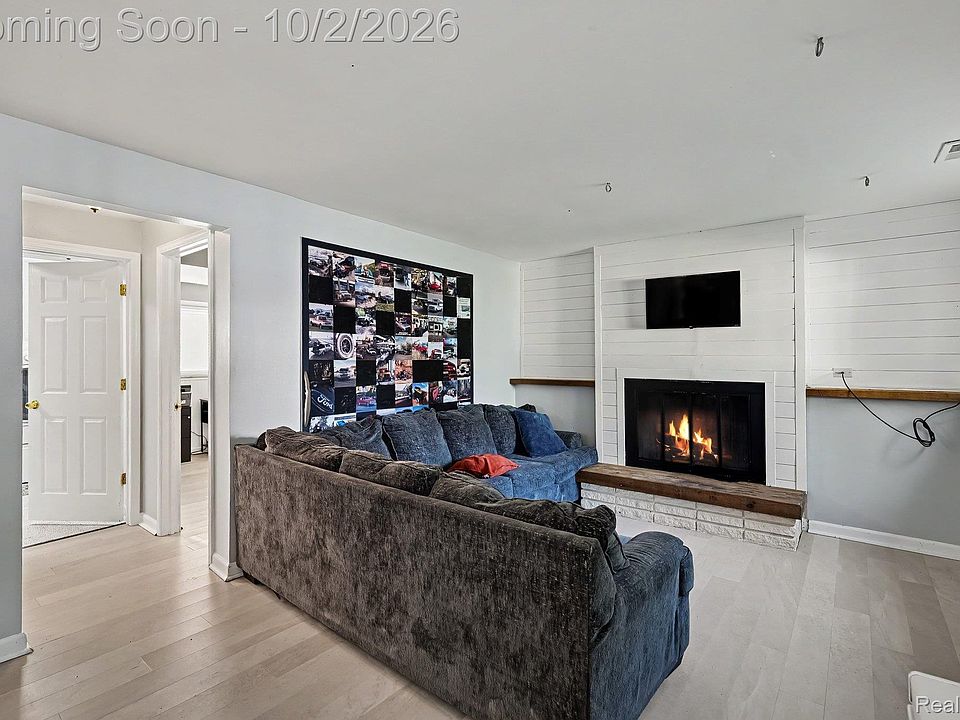 24055 Manila St, photo 6