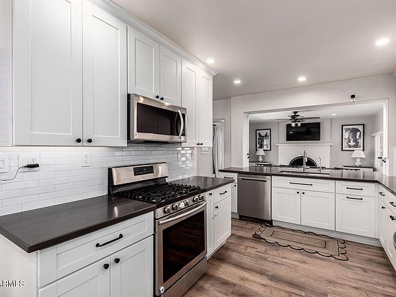 3rd image of 1020 E VERMONT Avenue