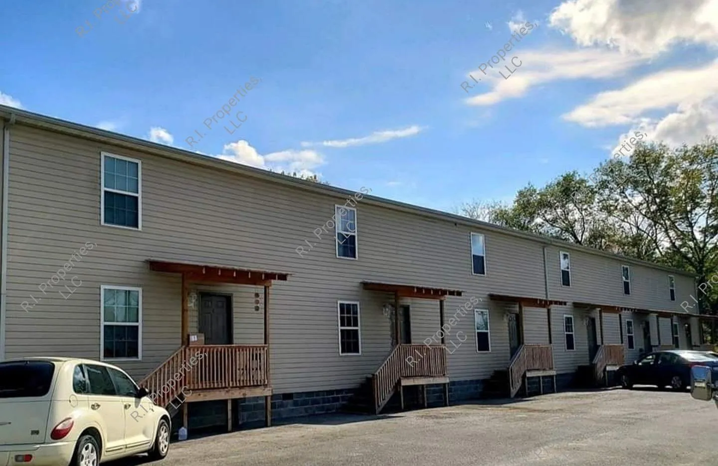 3 bed, 1.5 bath, $1,000 — Photo 1