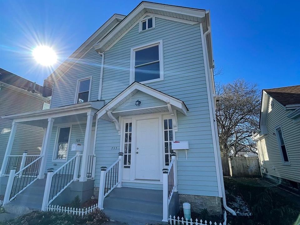 1st image of 723 Ross Ave #1/2