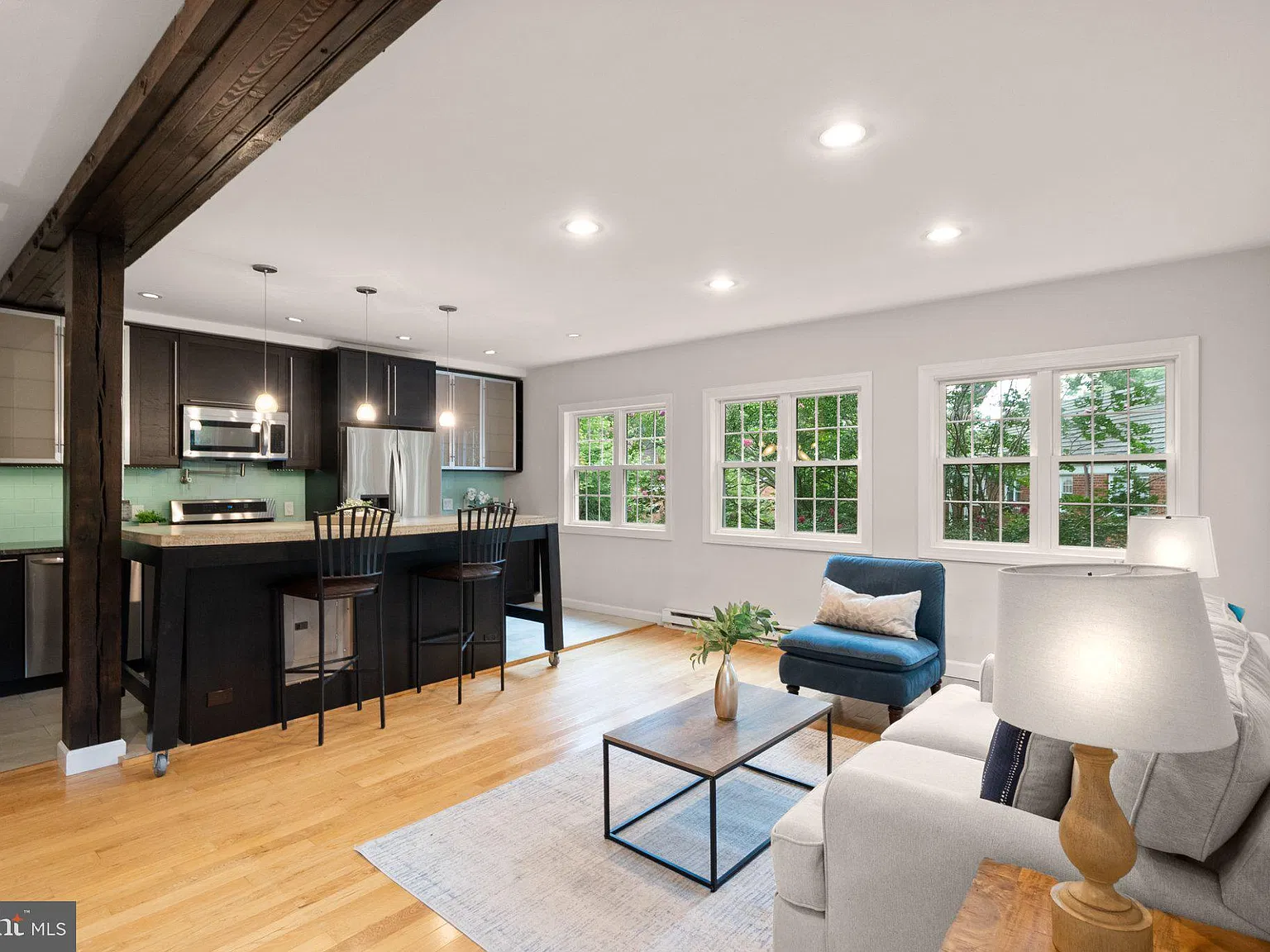 2 bed, 1.5 bath, 930 sqft, $2,850 — Photo 1