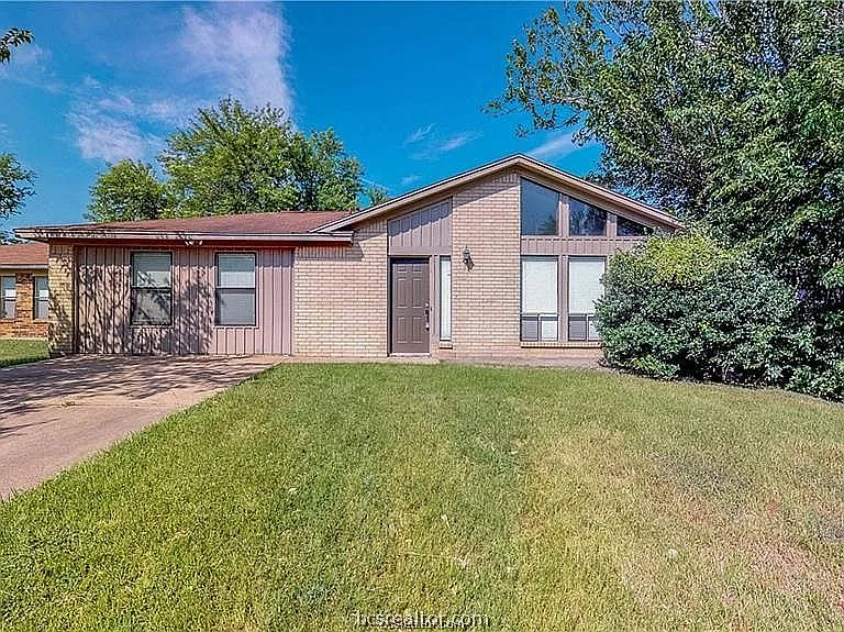 1210 S Dexter Dr