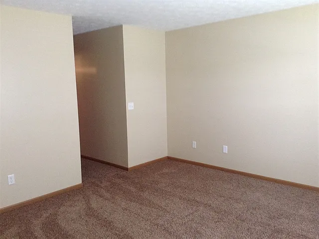 1344 Crescent Ct — Photo 7