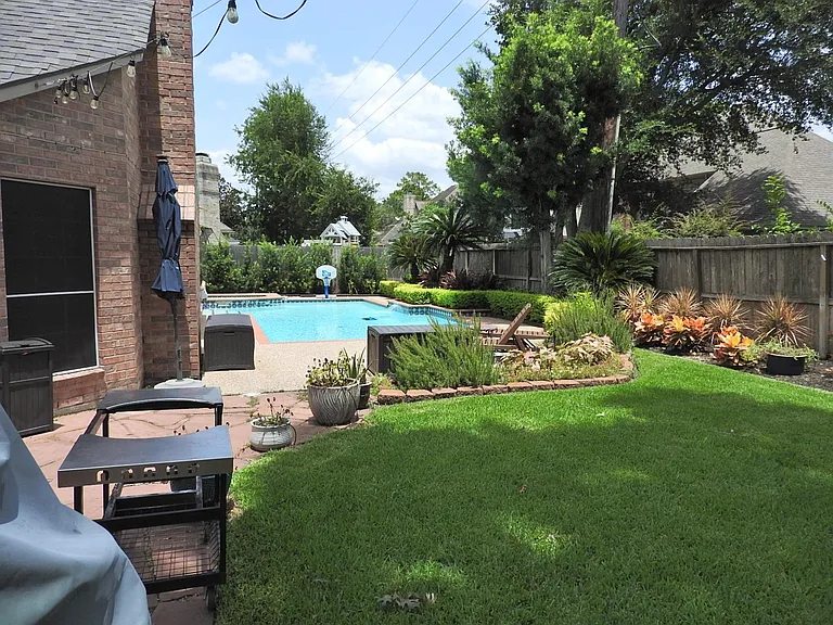 2319 Amber Springs Dr — Photo 41