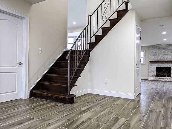 4th image of 4084 Greentree Dr