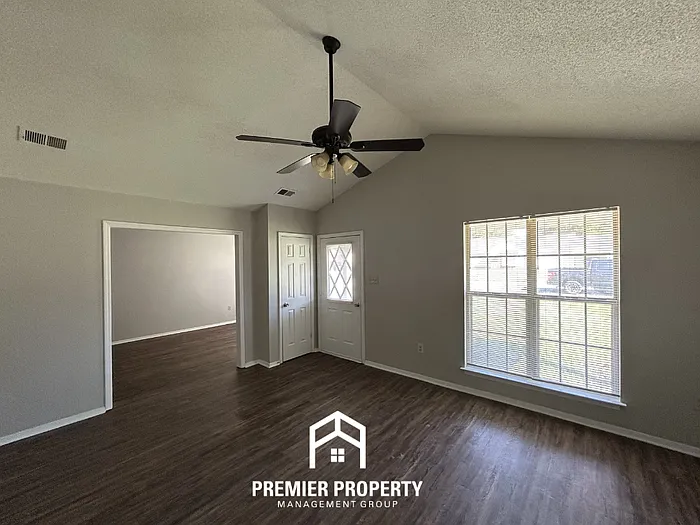 4174 Highgate Dr — Photo 4