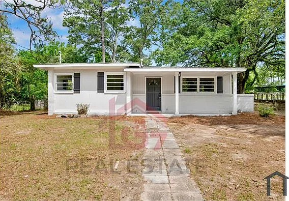 6100 Lorma Rd — Photo 2