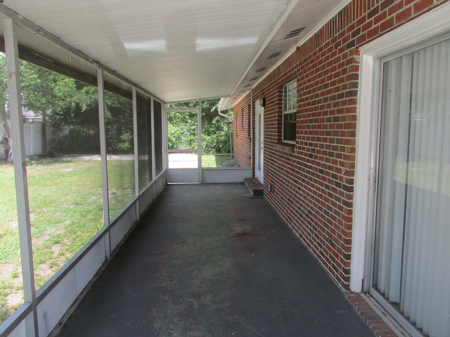 3 bed, 1404 sqft, $1,600 — Photo 3
