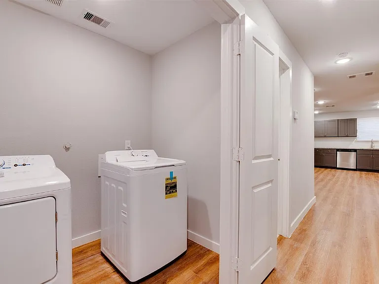 2702 Reid St #A — Photo 17