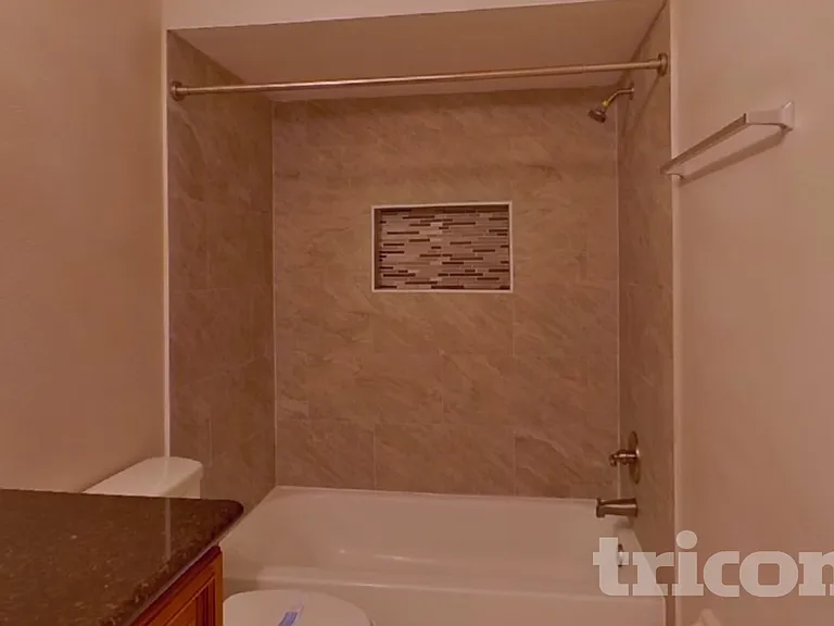 1422 Mistyglen Ln — Photo 15