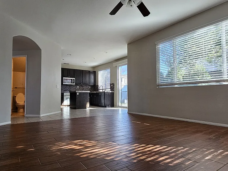 45204 Almora St — Photo 21