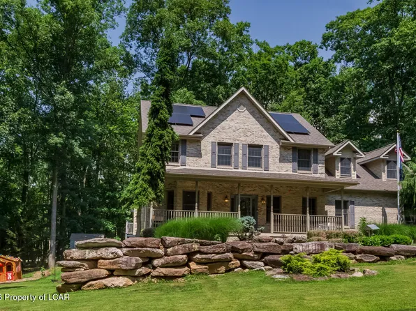 26 Muskegon Cir, Hazle Township, PA 18202