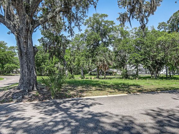 2nd image of 28792 Vieux Carre