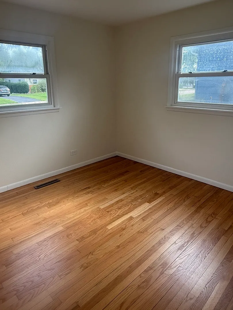3 bed, 1000 sqft, $2,100 — Photo 4
