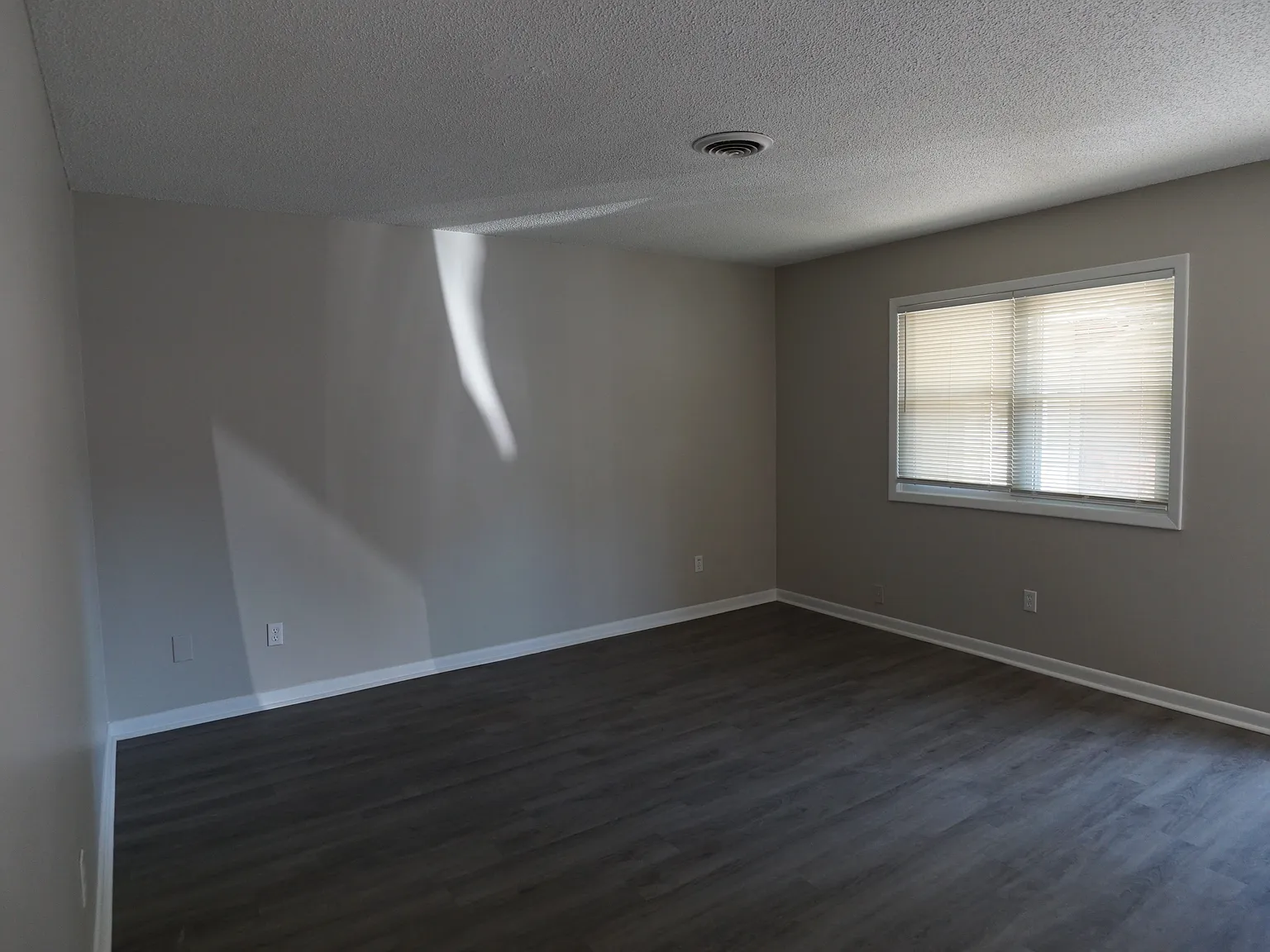 2 bed, $1,000 — Photo 4