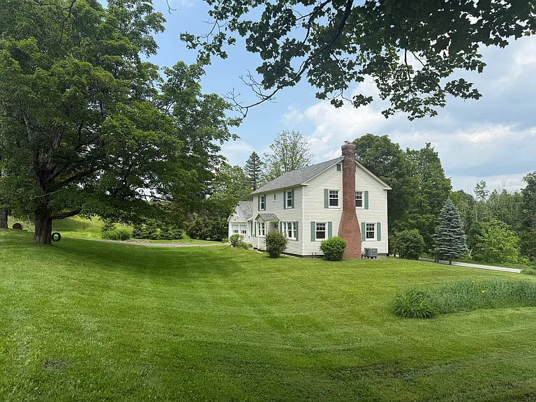 56 Park Laughton Rd — Photo 2