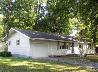 1008 S Pope St, Benton, IL 62812