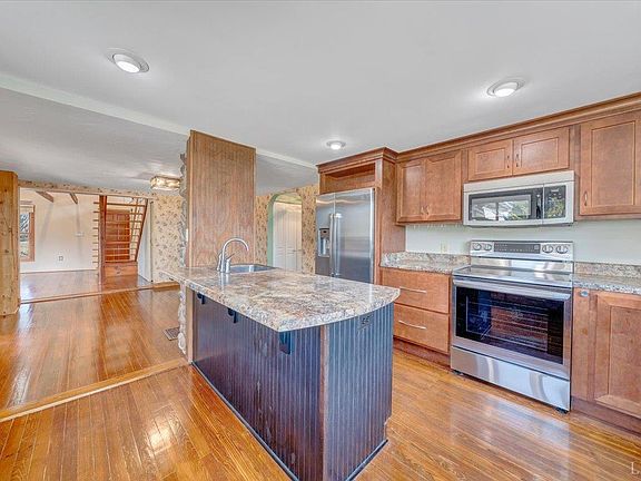 3rd image of 4007 Falling Creek Rd