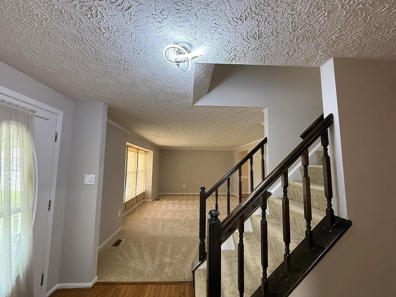4 bed, 1872 sqft, $3,900 — Photo 2