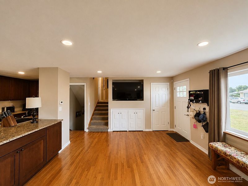 5th image of 1326 E Elm Street