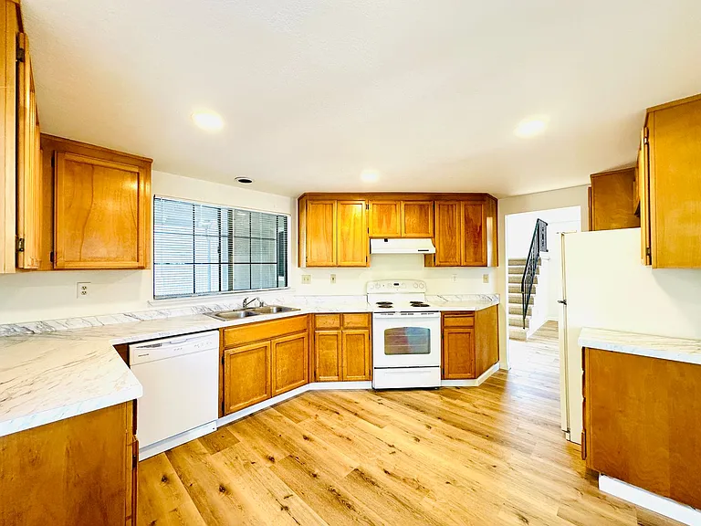 1537 Yarberry Dr — Photo 10