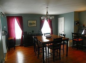3rd image of 633 Mill St