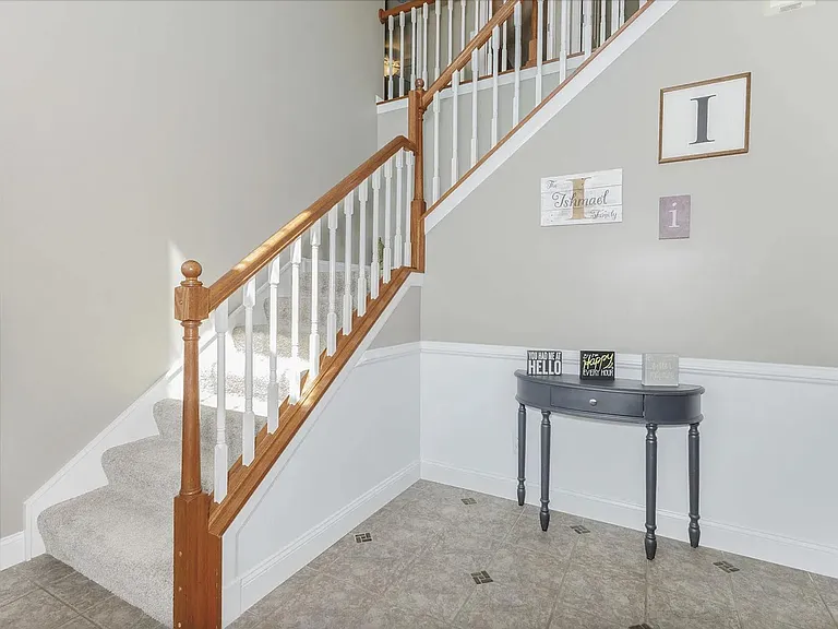 1608 Whitmer Ct — Photo 3