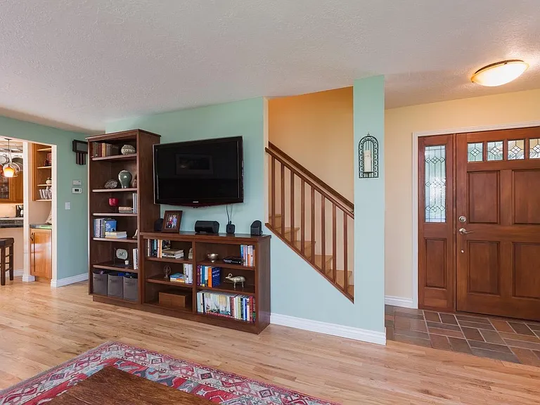 8 Aquarius Pl — Photo 5
