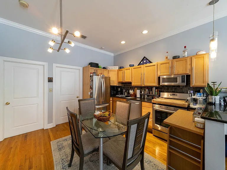 261 Grove St #2 — Photo 10