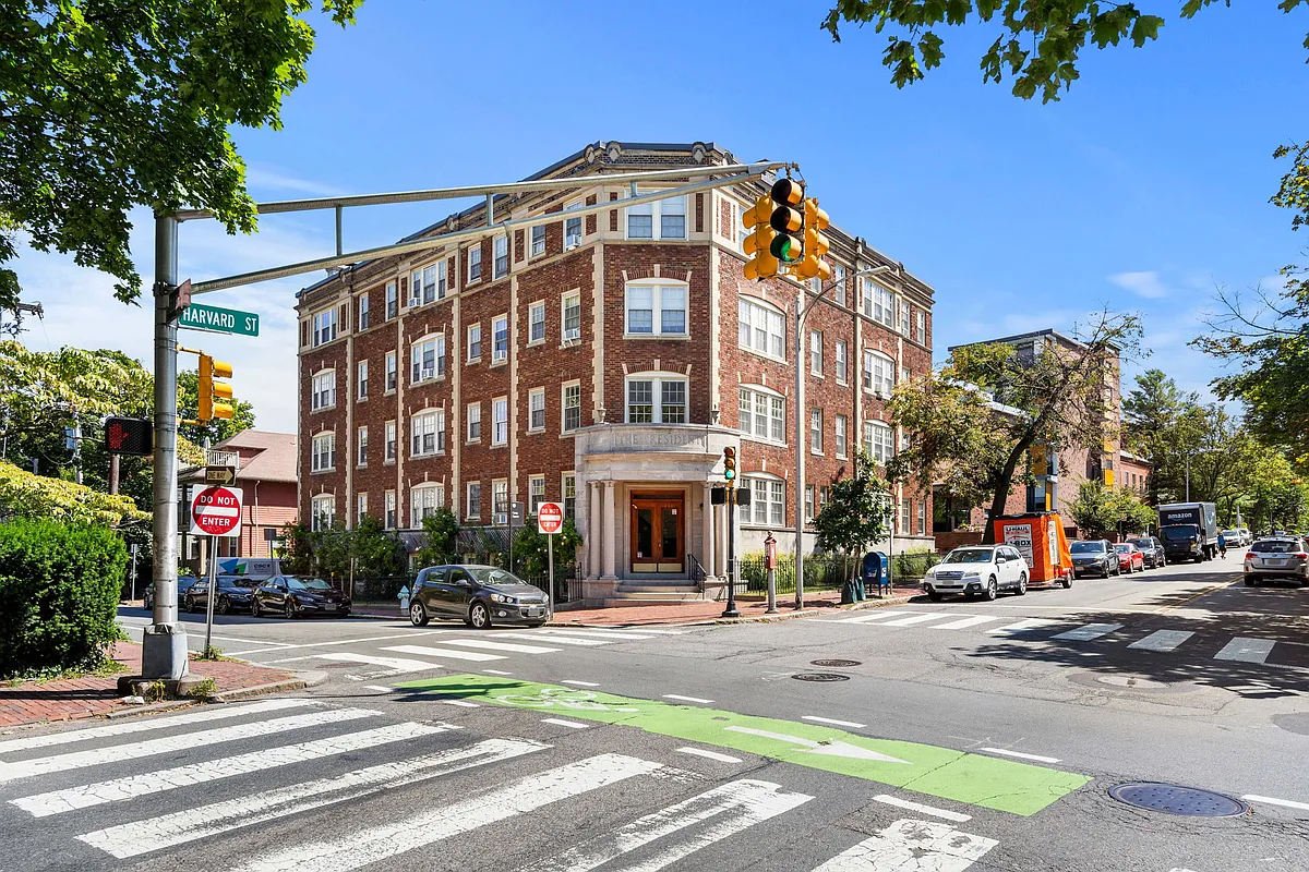 Building Photo - 353 Harvard St