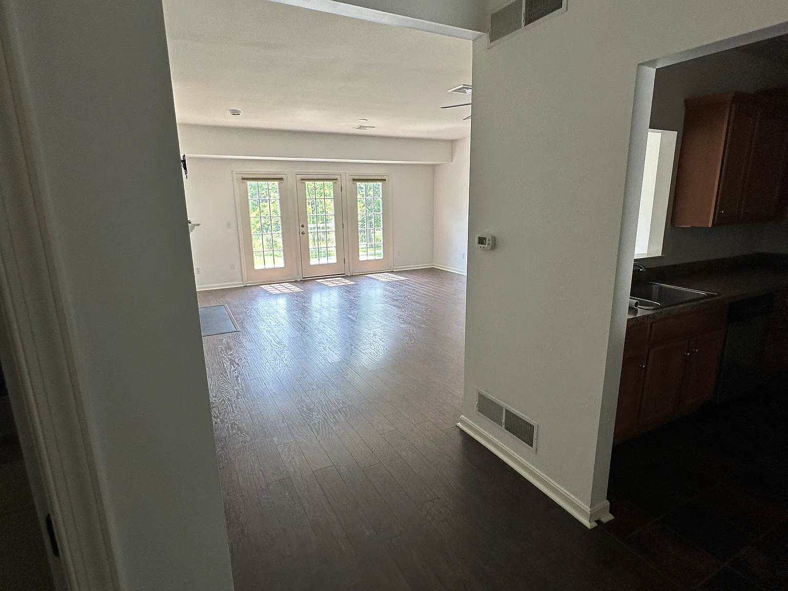 3 bed, 2.5 bath, 1980 sqft, $2,075 — Photo 4