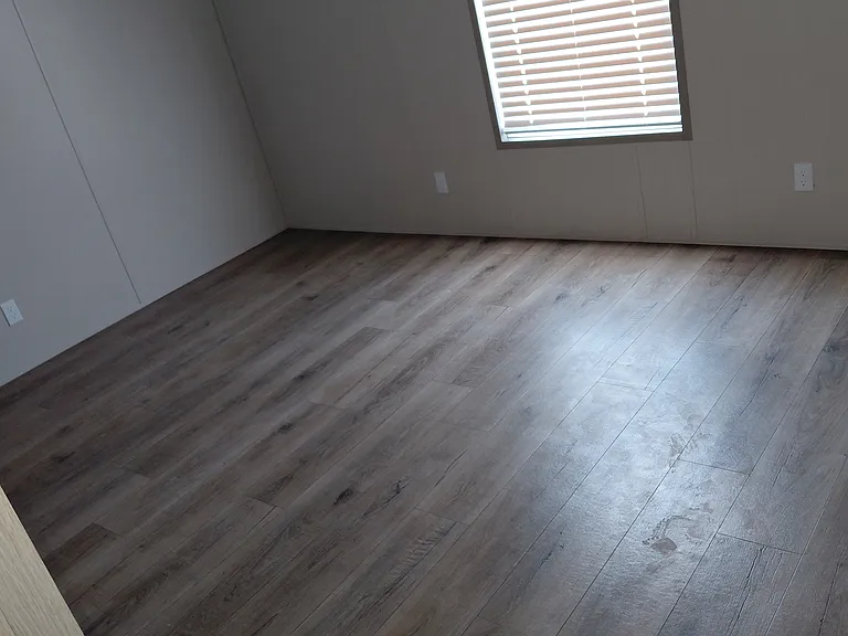 339 Lakeway Dr — Photo 5