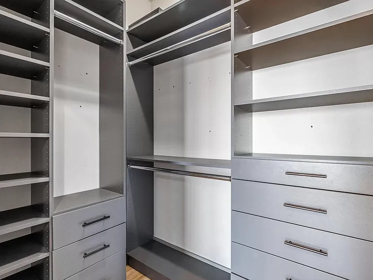 3rd floor walking closet