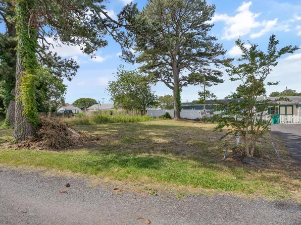 5142 Serenity Ln #1, Chincoteague Island, VA 23336