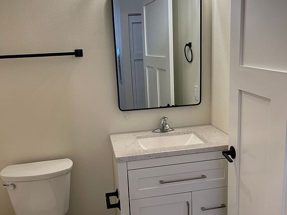 5th image of 2803 W Superior St #113