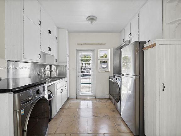 5th image of 1980 Bay Dr APT 6