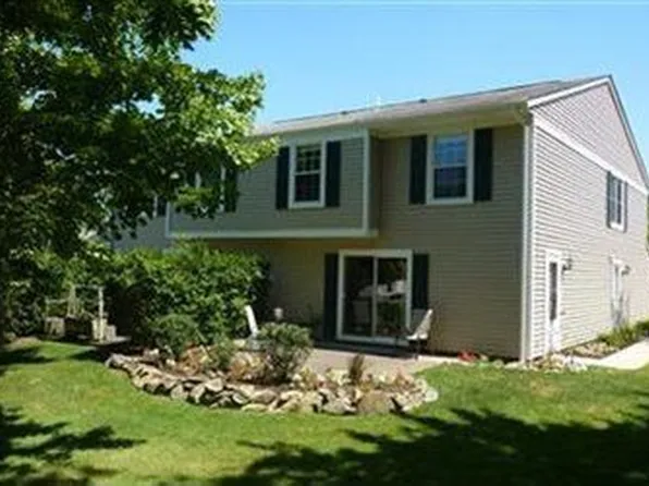 10157 Independence Dr #10C, North Royalton, OH 44133