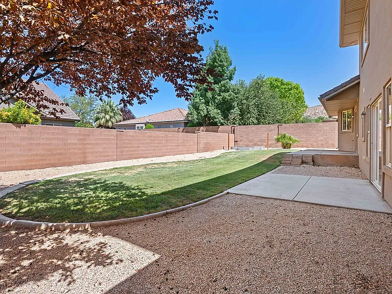 935 E Crooked Creek Dr — Photo 14