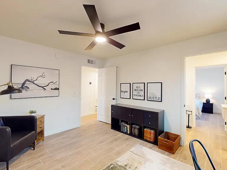 1439 E Linden St — Photo 5
