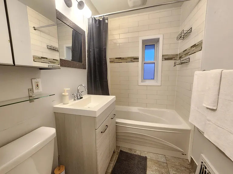 644 Churchill Ave N #1 — Photo 11