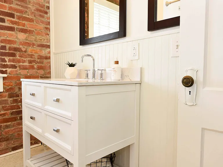 Stunning Bathroom Accents