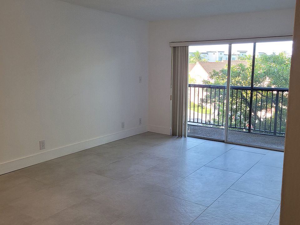 2nd image of 8005 Lake Dr #11